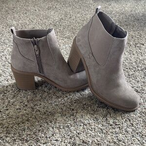 Women’s Heeled Booties